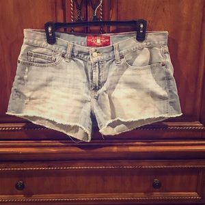 🔥LUCKY BRAND Abbey frayed shorts.